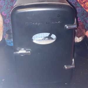 Mini fridge